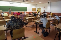 Estudiantes realizando un examen de la EvAU en la URJC